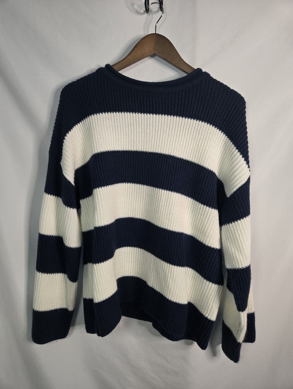 Zesica Navy & White Striped Crewneck Sweater – Women’s XL